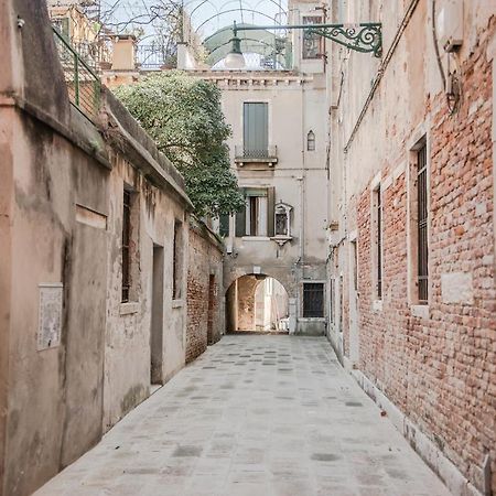Gondola, San Giacomo Venice Exterior photo